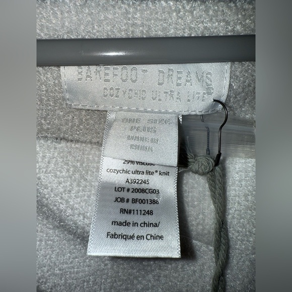 NWT Barefoot Dreams COZYCHIC ULTRA LITE OCEAN BREEZE PONCHO - Picture 6 of 8